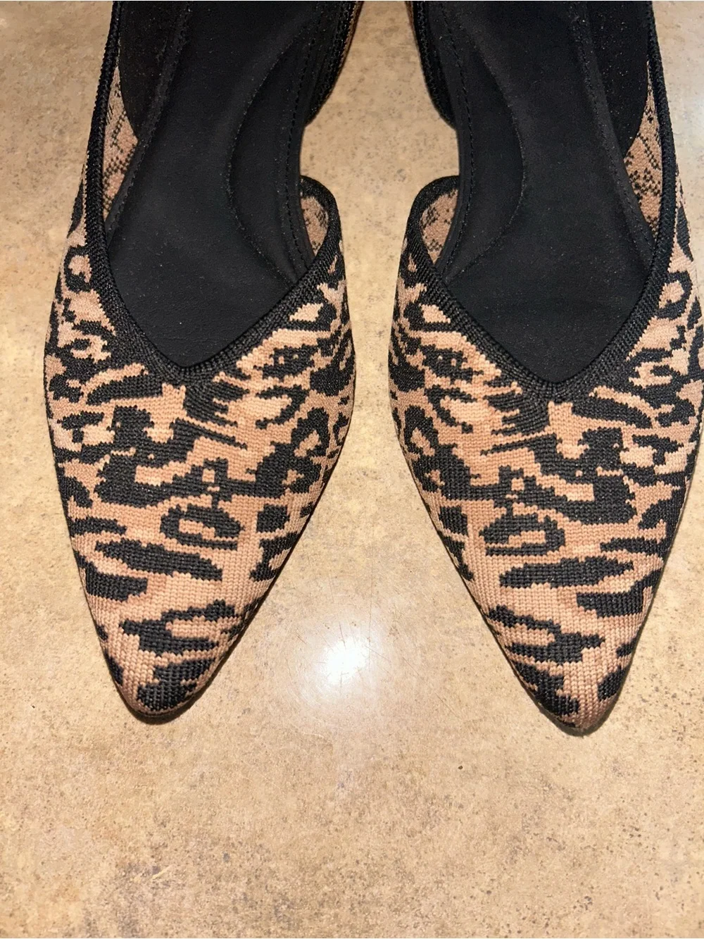 Vivaia Shoes - Pointed-Toe D'Orsay Flats (Melia) leopard print